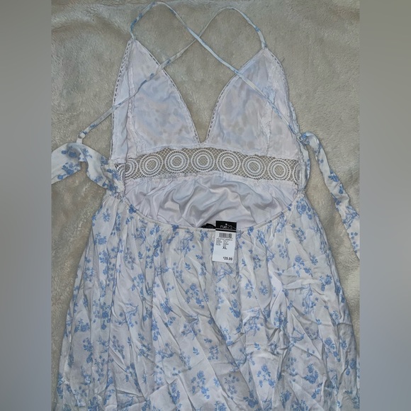 Blue and white floral dress - Picture 2 of 3